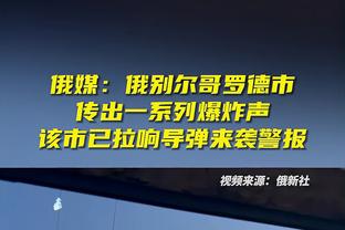 大声点！球迷高喊梅西名字，C罗点赞回应+挥手示意加大力度